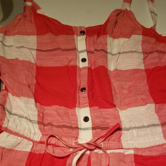 Gingham Picnic Romper with adjustable straps - Picture 2 of 4